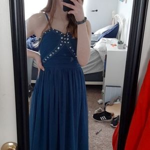 prom / winter formal dress